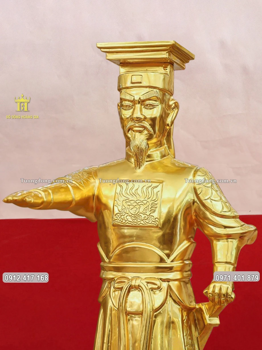 Toàn bộ bề mặt được dát vàng 9999 sang trọng